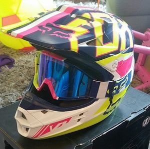 EUC FOX RIDING HELMET SIZE SMALL WITH GOGGLES